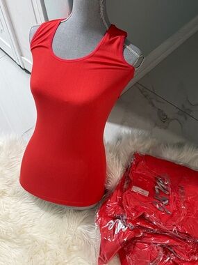 Sleek Red Ribbed Scoop Tank Top